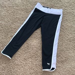 VS Pink Yoga Capris